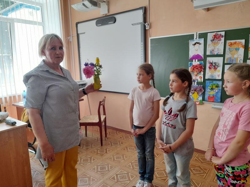«Почему у всех цветов  разный запах?».